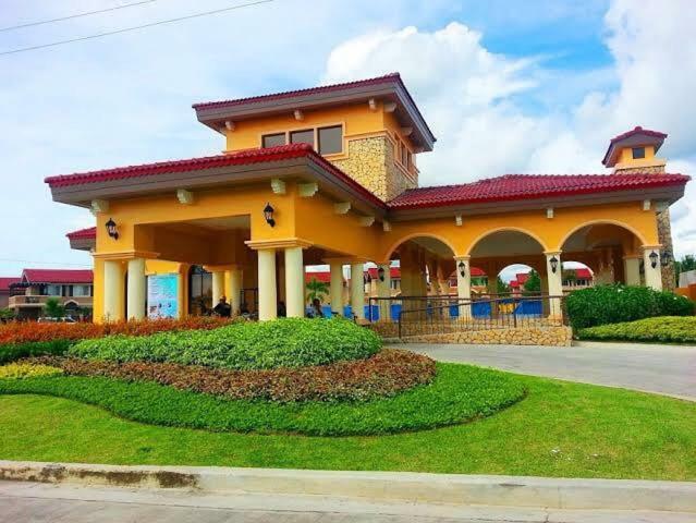 Relaxing Home At Camella Bacolod, Near Airport, Rockwell, Terminals, Famous Resto Exterior photo